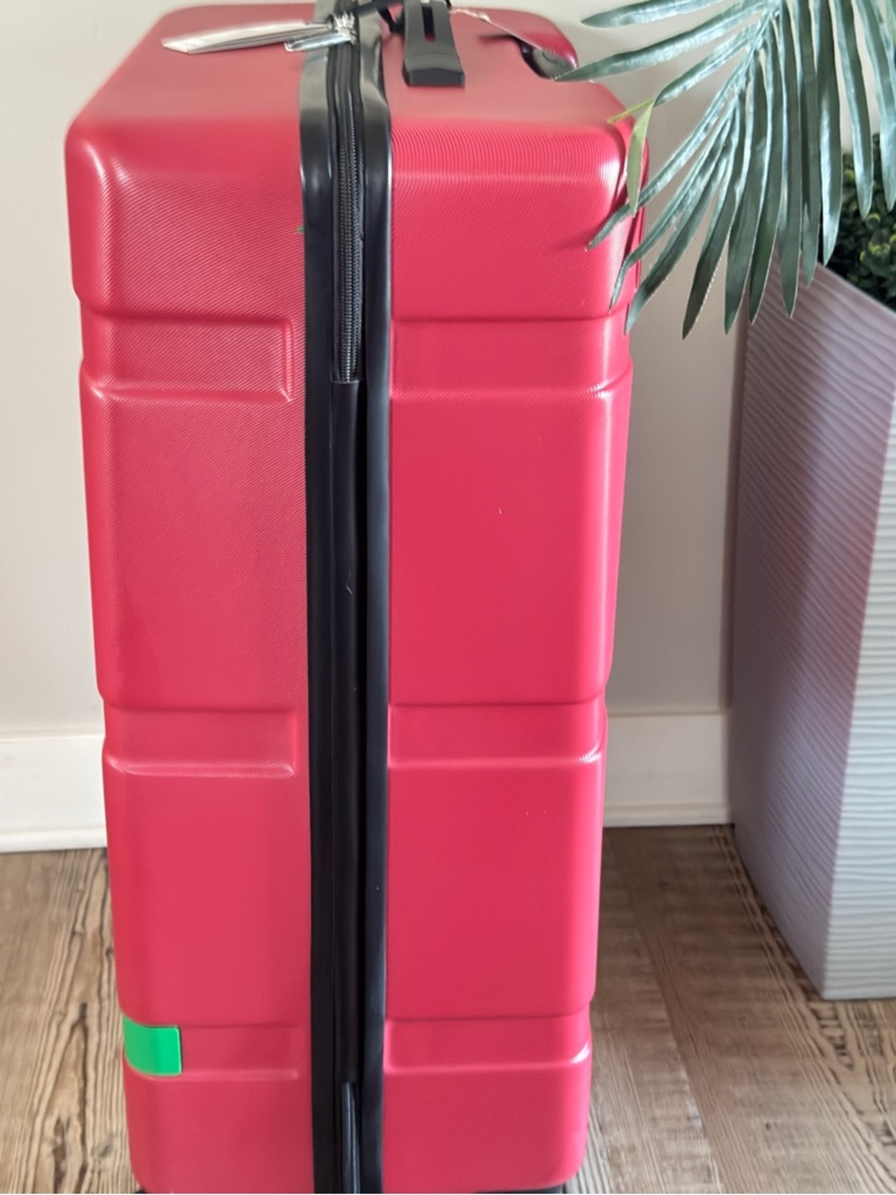 DELSEY PARIS × Benetton Hardside
Spinner Luggage Bright Hardshell🏖️ - Picture 4 of 16